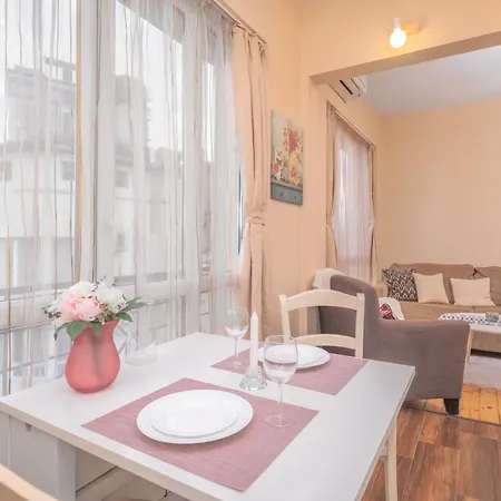 Cozy Home: Two-bedroom With Stunning View