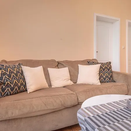Cozy Home: Two-bedroom With Stunning View Apartment *
