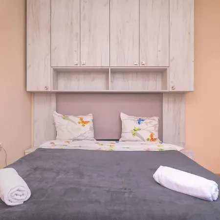 Cozy Home: Two-bedroom With Stunning View *