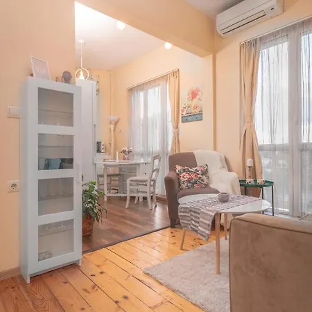 Cozy Home: Two-bedroom With Stunning View דירה *