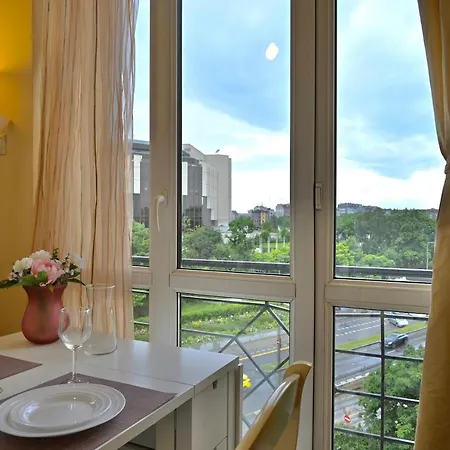 Apartment Cozy Home: Two-bedroom With Stunning View